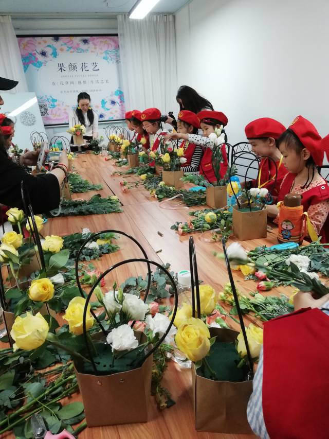 深圳周末花艺沙龙 企业花艺活动策划 找果颜花艺培训学校