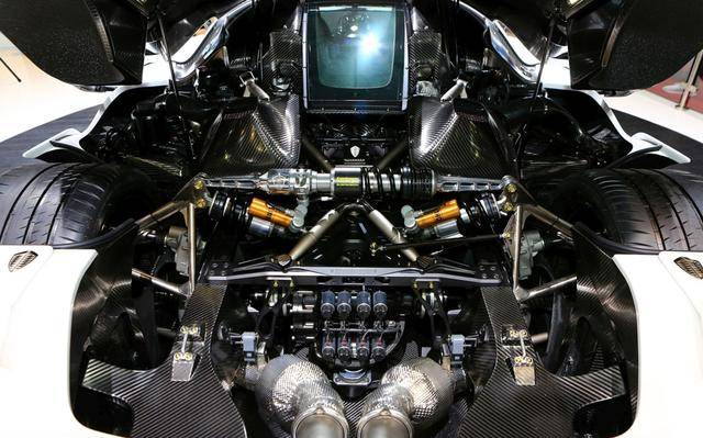 藐视布加迪的新超跑王1600马力配7离合变速箱能烧油还能喝酒