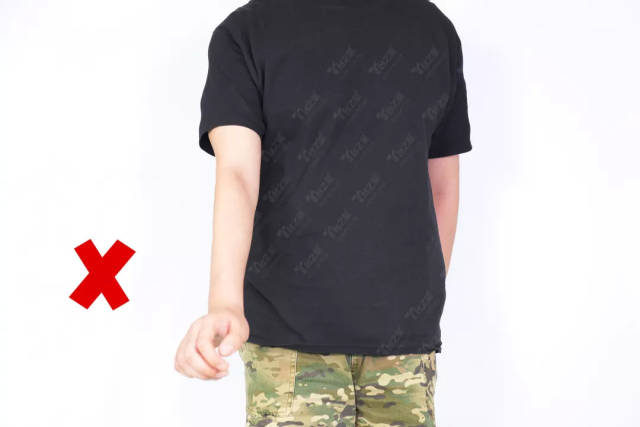 错误:手腕外翻.