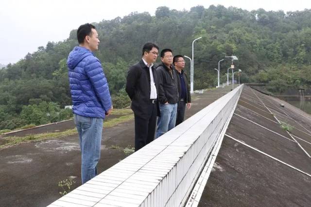 随后,赖鉴铭来到平台镇大河水库,通过实地察看水库的
