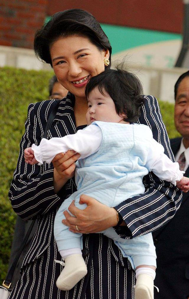 扒一扒日本新天皇德仁一家学霸情圣非主流