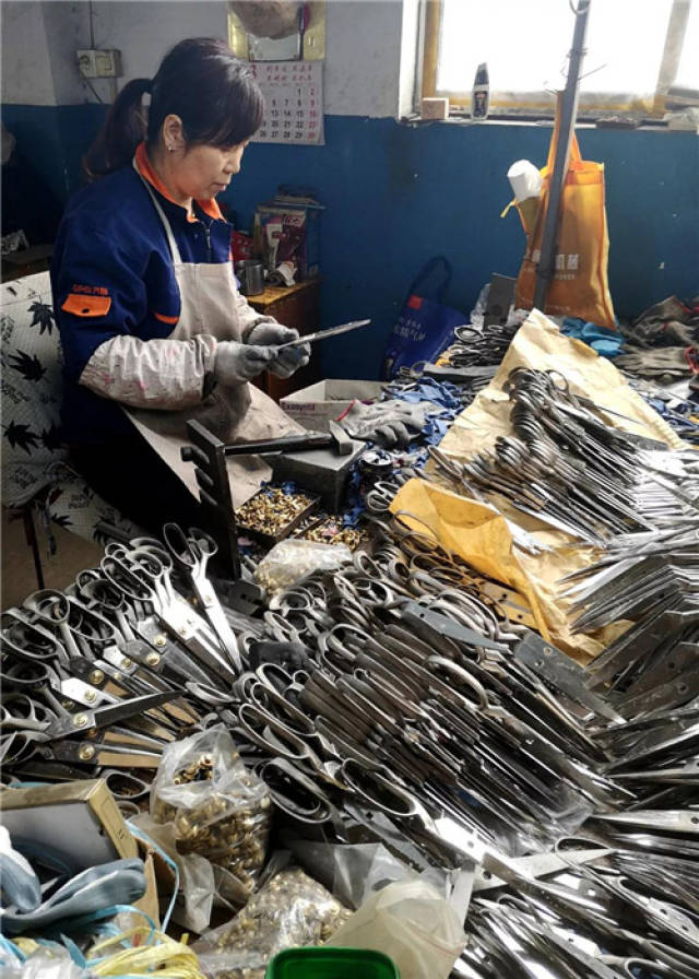 青州剪刀,唯有情谊剪不断:各异地商会会长参观会员企业青州剪刀厂