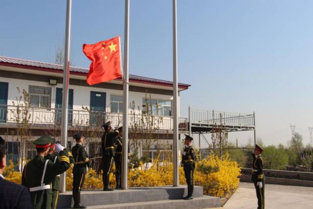 缅怀革命先烈继承革命传统涿州市双塔中学举行清明祭扫活动