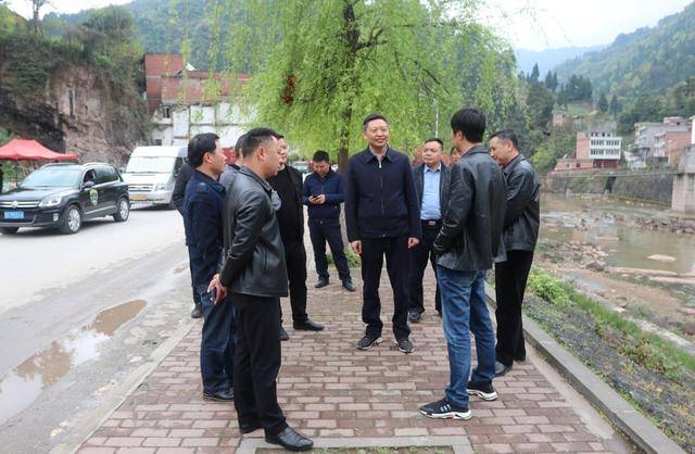 穆贵玉率队到习水河巡河