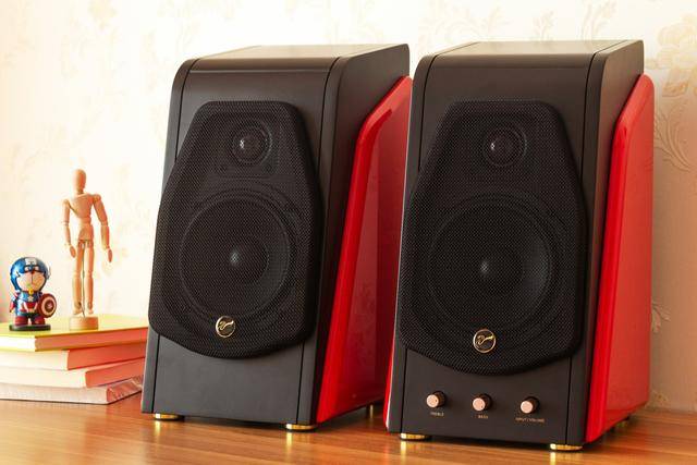 新版惠威m200的出现既可以看作是经典的复刻,也可以将其称之为新一代