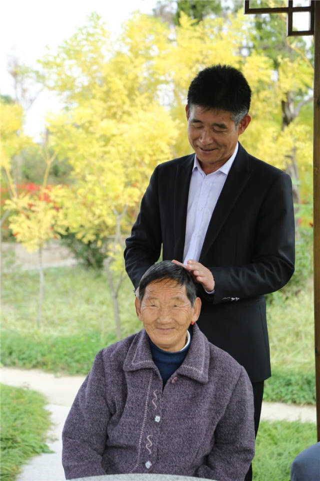 射阳县长荡敬老院院长周守伟荣获全国民政系统劳动模范表彰