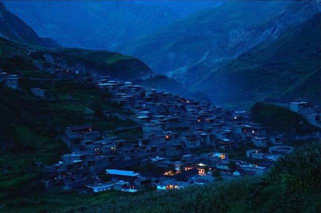 恐怖火灾来袭,30名灭火员全部牺牲!