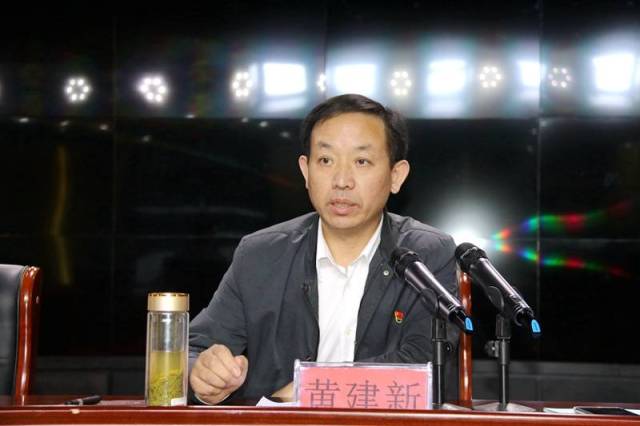 县教体局副主任科员余伟讲话并畅谈观摩感受