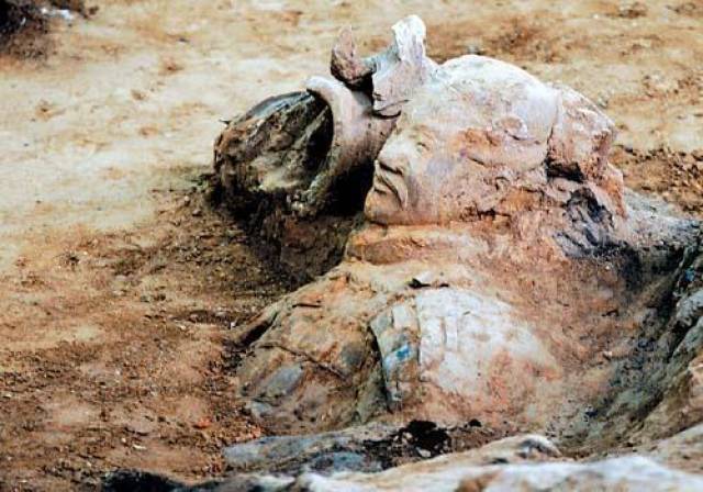 刚出土的兵马俑照片曝光色彩绚丽犹如真人仅出现66秒便蒸发