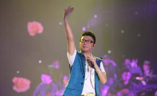 敢跟刘德华一起开演唱会的人,刘德华场地几万