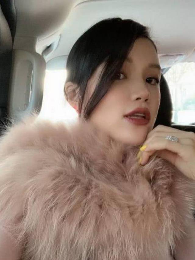 15克拉的鸽子蛋千万名表堆成山连杨幂都高攀的网红到底多硬