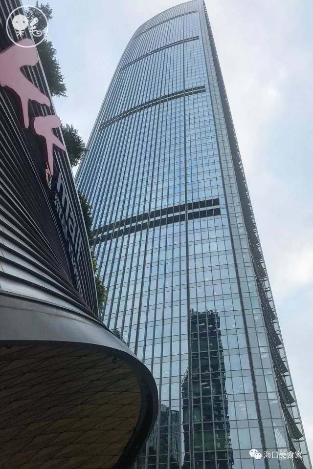 kkmall后面的瑞吉酒店秀全日餐厅唯一提前定的,就是这个95层自助和