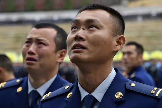 凉山救火英雄追悼会:英雄一路走好!