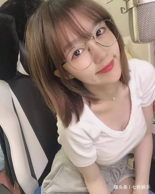 超甜的短发游戏主播——妮妮子!小哥哥,恋爱吗?