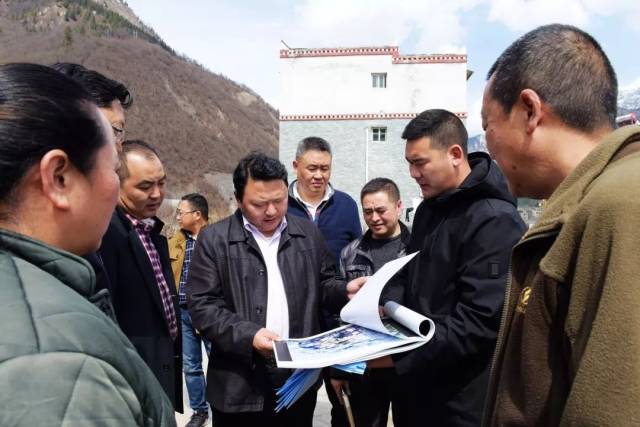 4月4日,县委副书记,县长陶钢率队,深入漳扎镇调研国际生态旅游魅力