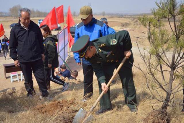 忻州北高速志願者團隊到神池縣永祥山村紀念抗日英雄高永祥