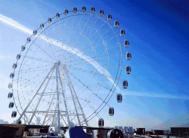 而且,每到夜晚就美不胜收的"长春眼"摩天轮也是