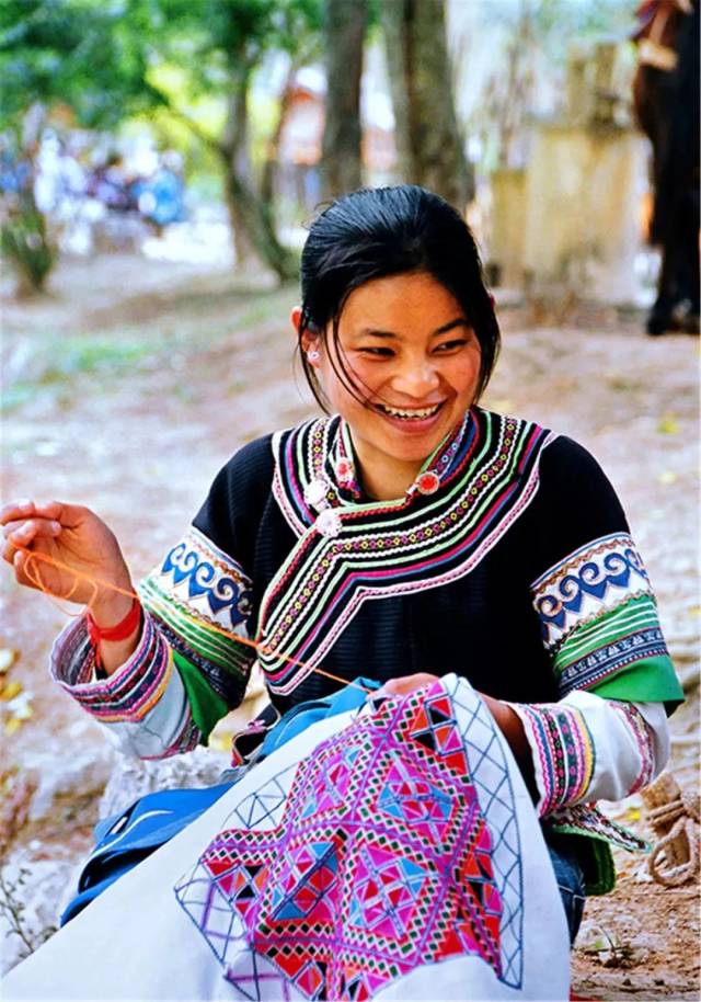 罗平布依族"三月三"泼水节,动真格了!