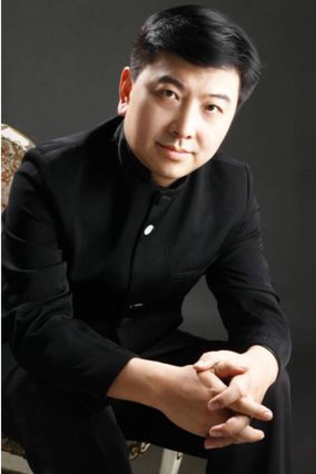 记者,主持人;曾长期为中央电视台《共同关注》及中央数字电视书画频道