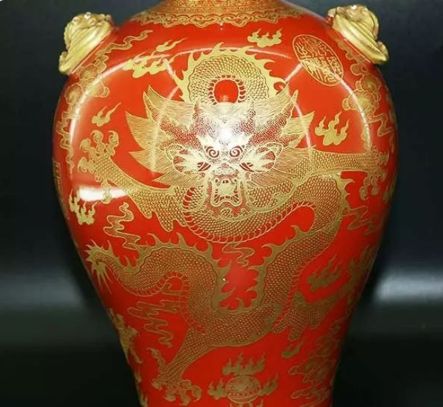 242万清乾瓷器：酒红堆金龙蝙蝠梅瓶_搜狐网