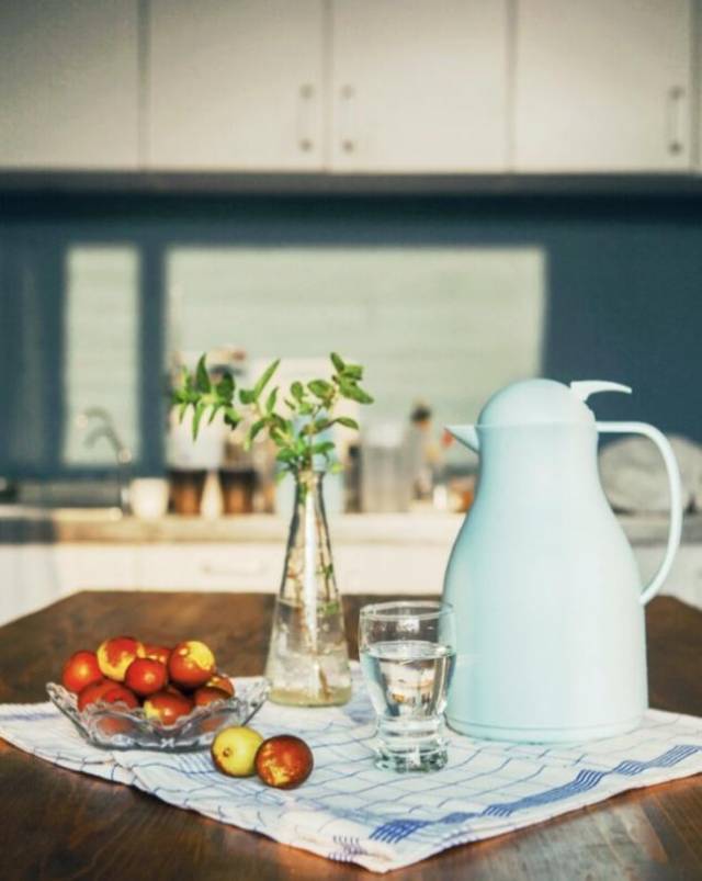 有点乱,都是一些用于摆拍的小物件.摆在家里也很是温馨呢.