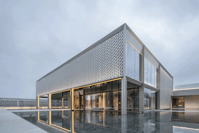 重庆这座3000㎡不到的建筑立面用4500个单元件编织起一张巨幅画卷