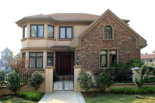 层施工→西瓦铺贴→避雷带安装,尖塔屋面斜屋面施工过程同大坡屋面