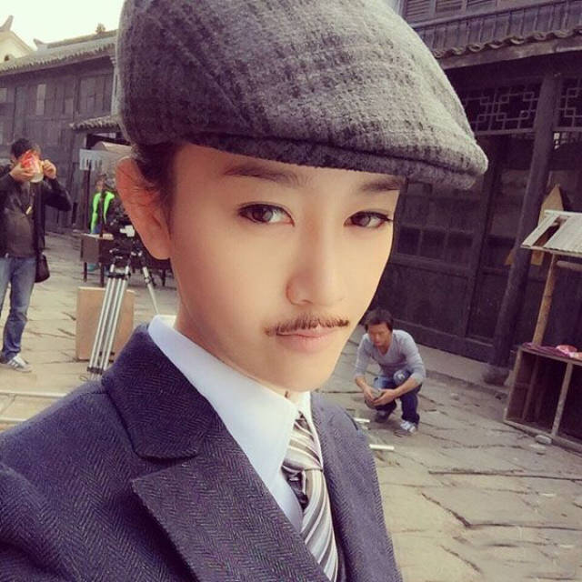 "珍妃"张檬女扮男装俊美可爱