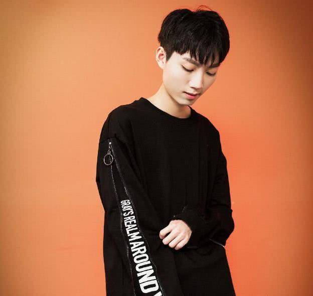 王者主播粉丝排行,大仙第三韩涵第二,网友:我骚白不配有姓名?