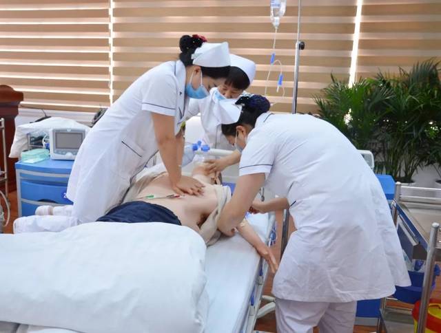 曲靖市中医医院成功举办危重患者抢救配合演练比赛