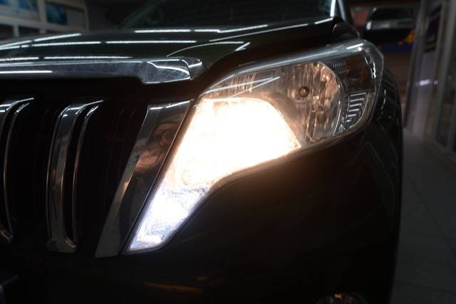 汽车灯光改装 长沙美光改灯店丰田霸道普拉多大灯改装欧司朗套装