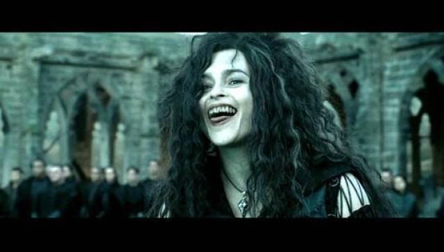 最可恶的是贝拉和小天狼星还是血缘比较近的亲戚,杀死小天狼星时毫不