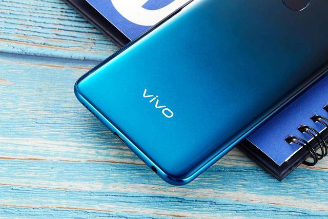 2k档独此一家!vivo s1冰湖蓝真机图赏:一见倾心,尽享宽广视野