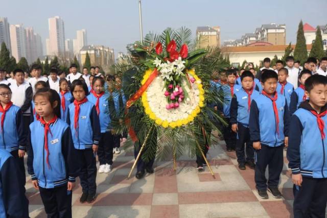 敬禮!人民的利益高於一切——天津市各級少先隊組織開展祭奠英烈活動