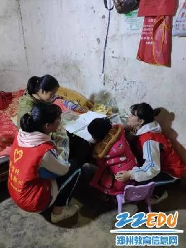 央媒报道周口小姐妹捡来图书馆 郑州师生为其