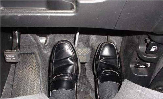 为啥老司机能多省一半的油?门道在油门一踩一松,很多新手不会用