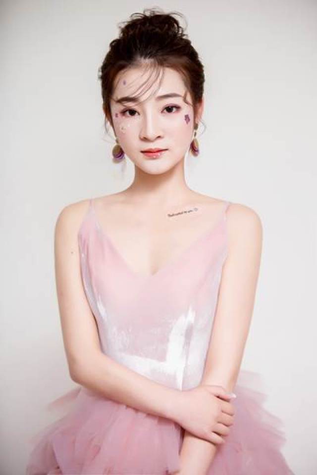 近日,实力派歌手欣宝儿发布全新单曲《假如有轮回》