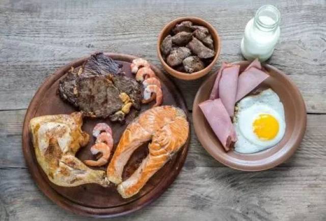 硬塞热巴的暴饮暴食吃货不胖人设,郑爽15天绝