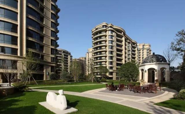 检查人员前往丹桂花园,华翔大厦,丰盛苑,久久华庭,金秋小区等住宅小区