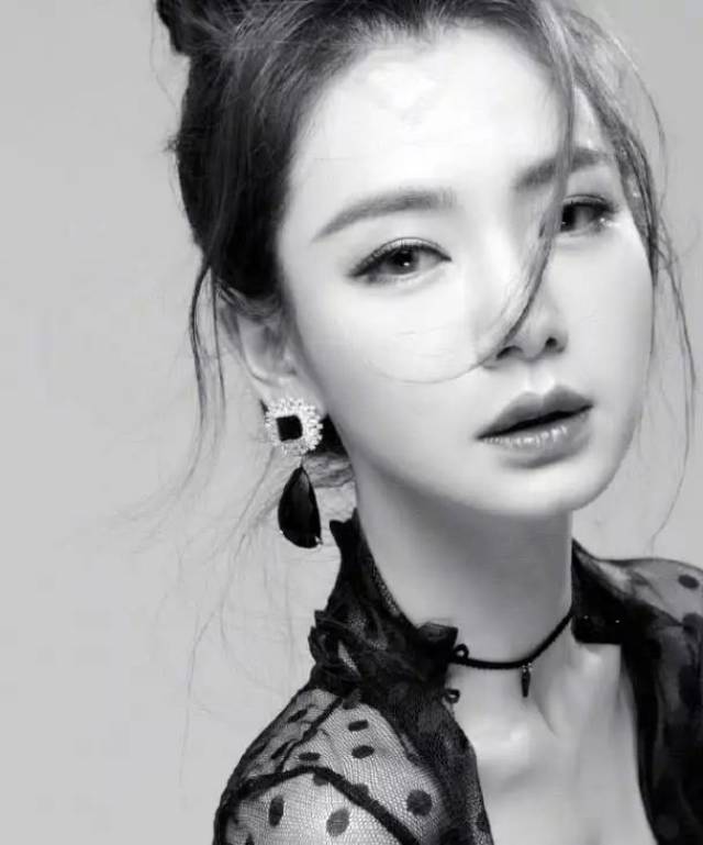 芭蕾舞天后戚薇女人味照片爆出,大家纷纷嫉妒