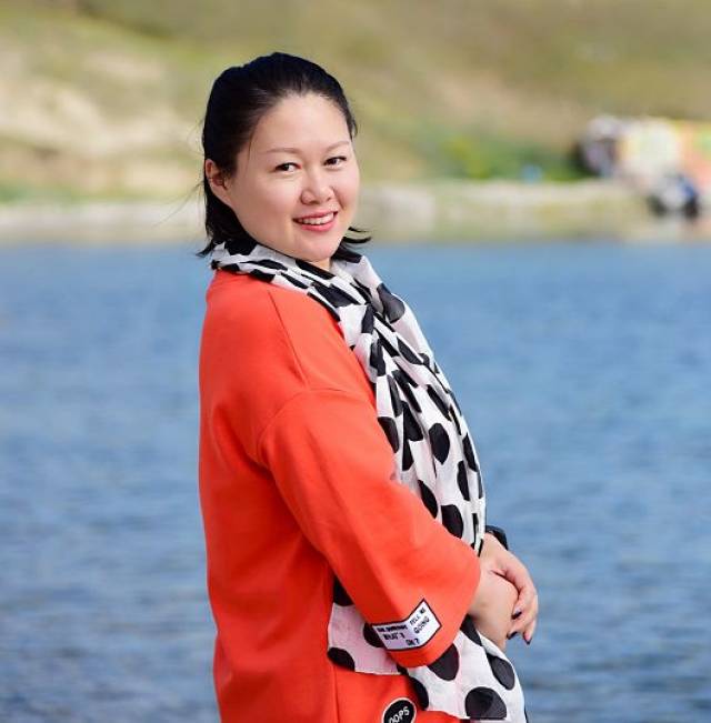 大家好,我是曹晓玲,来自宁波市鄞州区江东中心小学,是朱乐平名师工作