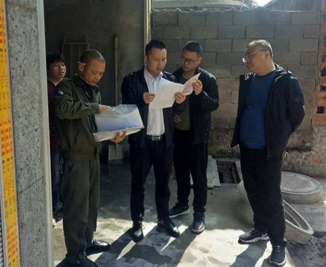 4月6日上午,县政府副县长周剑峰带领县控违办汪强,县城管大队全其渊对