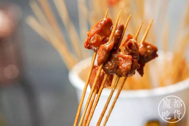 隐匿于居民楼里的炸串店,找断腿也要吃!
