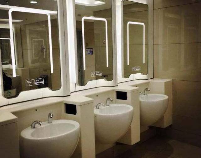 飞机场的公共厕所为何口碑炸裂,原因令人吃惊_手机搜狐网