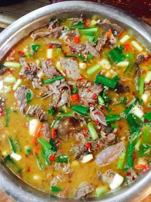 据说原先是顺德菜,后来经过萍乡本地改良 成了萍乡的一大美食招牌 姜