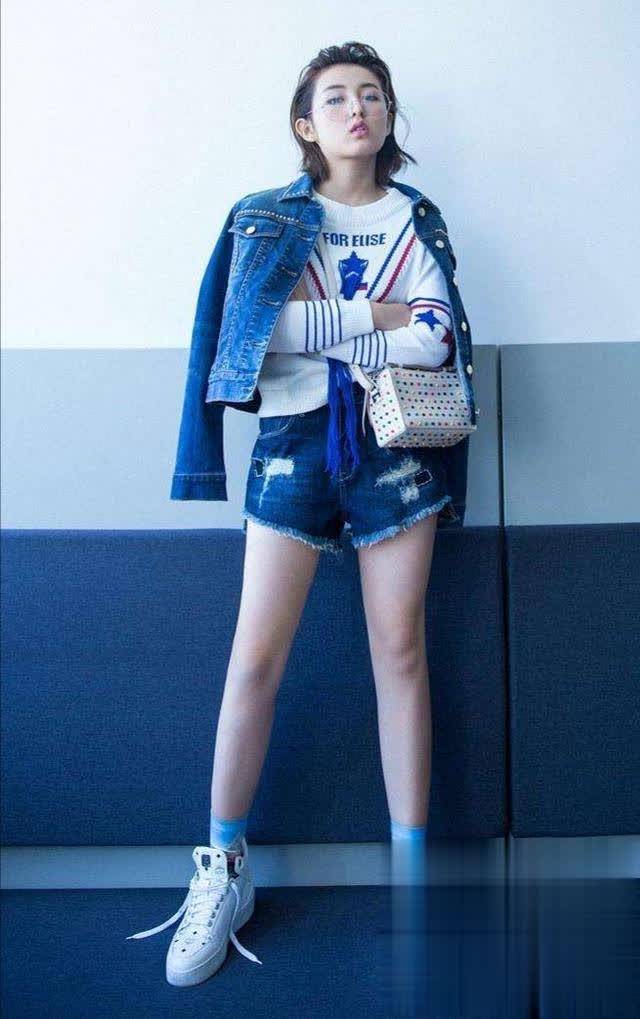 张子枫酷女孩穿搭太时尚,甜美俏皮,王俊凯偏爱印花系时尚帅气_手机