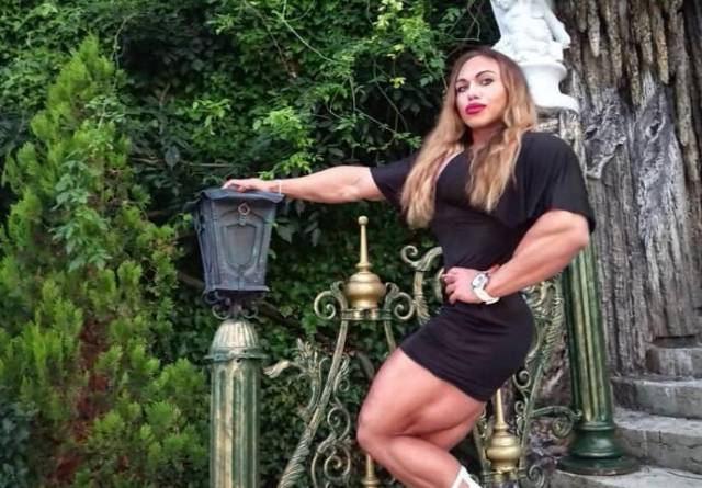 俄罗斯最强壮肌肉女,疑似双性恋?臂围48厘米,体重107公斤!