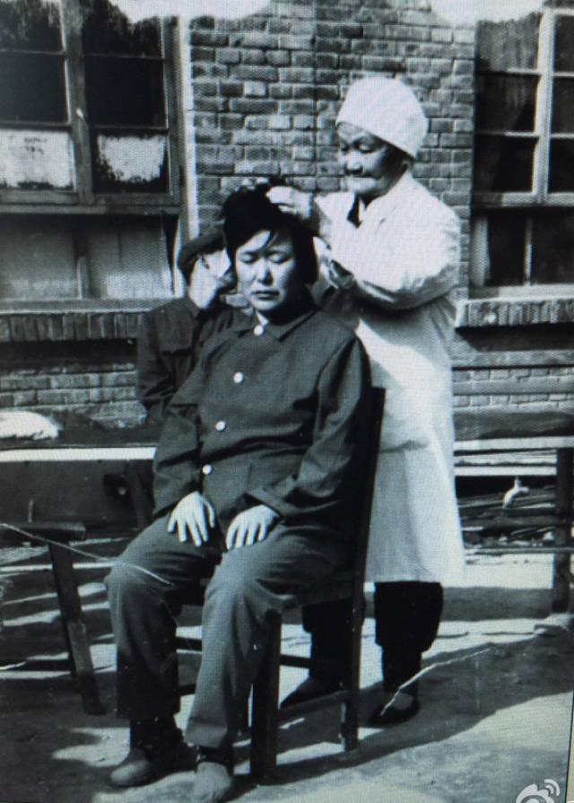 双桥老太太罗有明传奇事迹:让全身瘫痪患者脱下"石膏服"