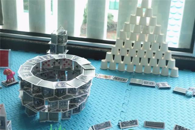 这所幼儿园用小小扑克牌搭建出很多高大上的场景