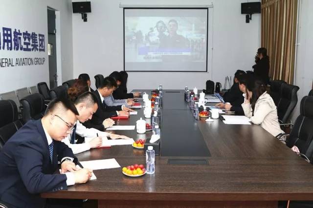 北京翔宇集团副总裁吴立功,湖北翔宇通用航空有限公司总经理张军生